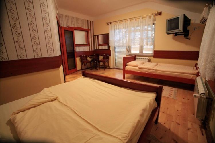 Hotel Dunav Sremski Karlovci Rum bild