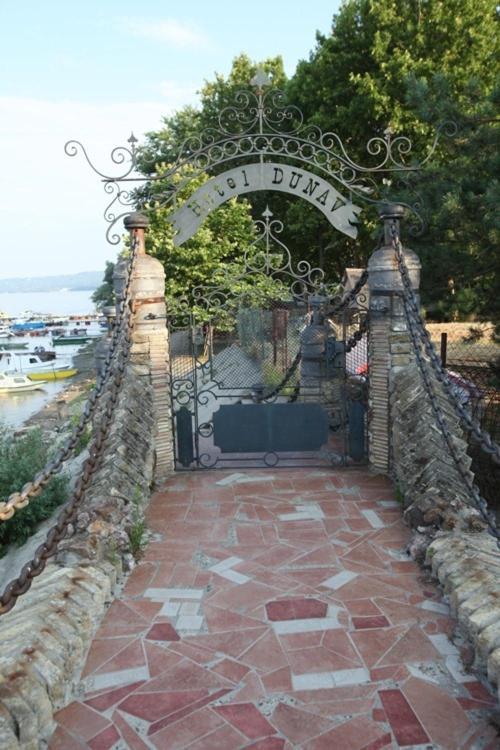Hotel Dunav Sremski Karlovci Exteriör bild