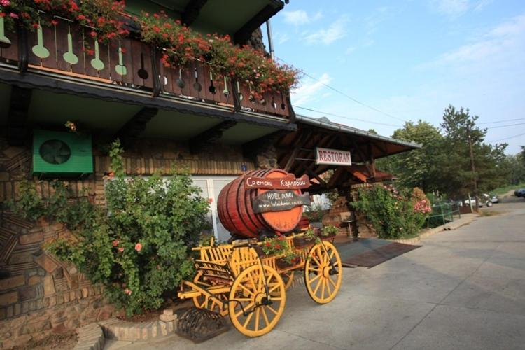 Hotel Dunav Sremski Karlovci Exteriör bild