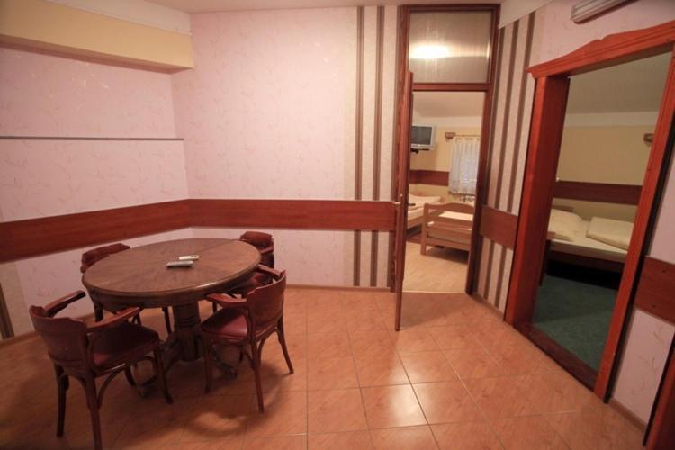 Hotel Dunav Sremski Karlovci Exteriör bild